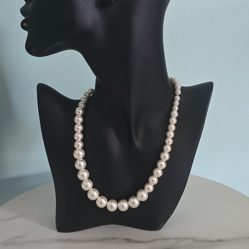 Elegant Pearl Necklace